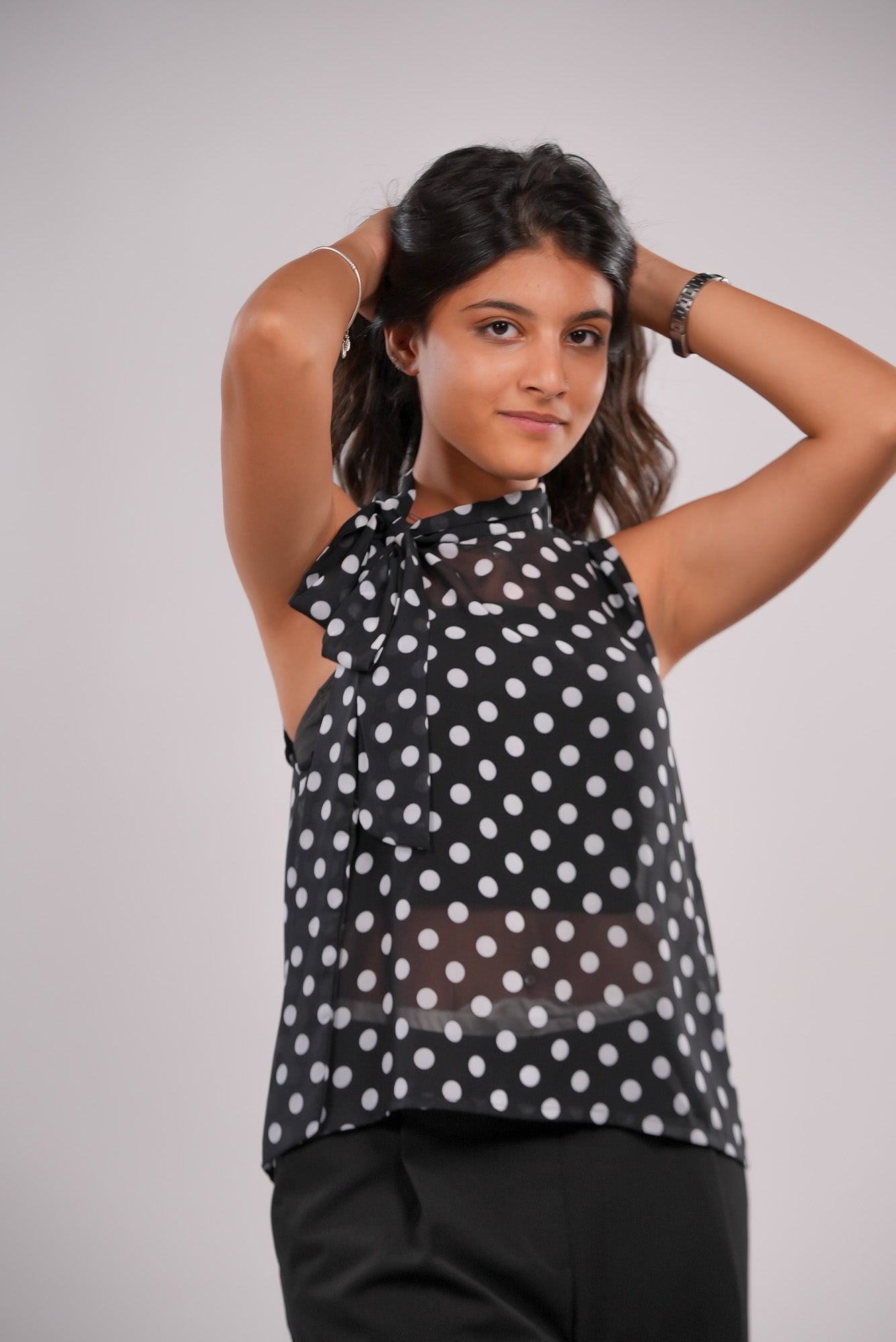 Polka dots sleeve less blouse